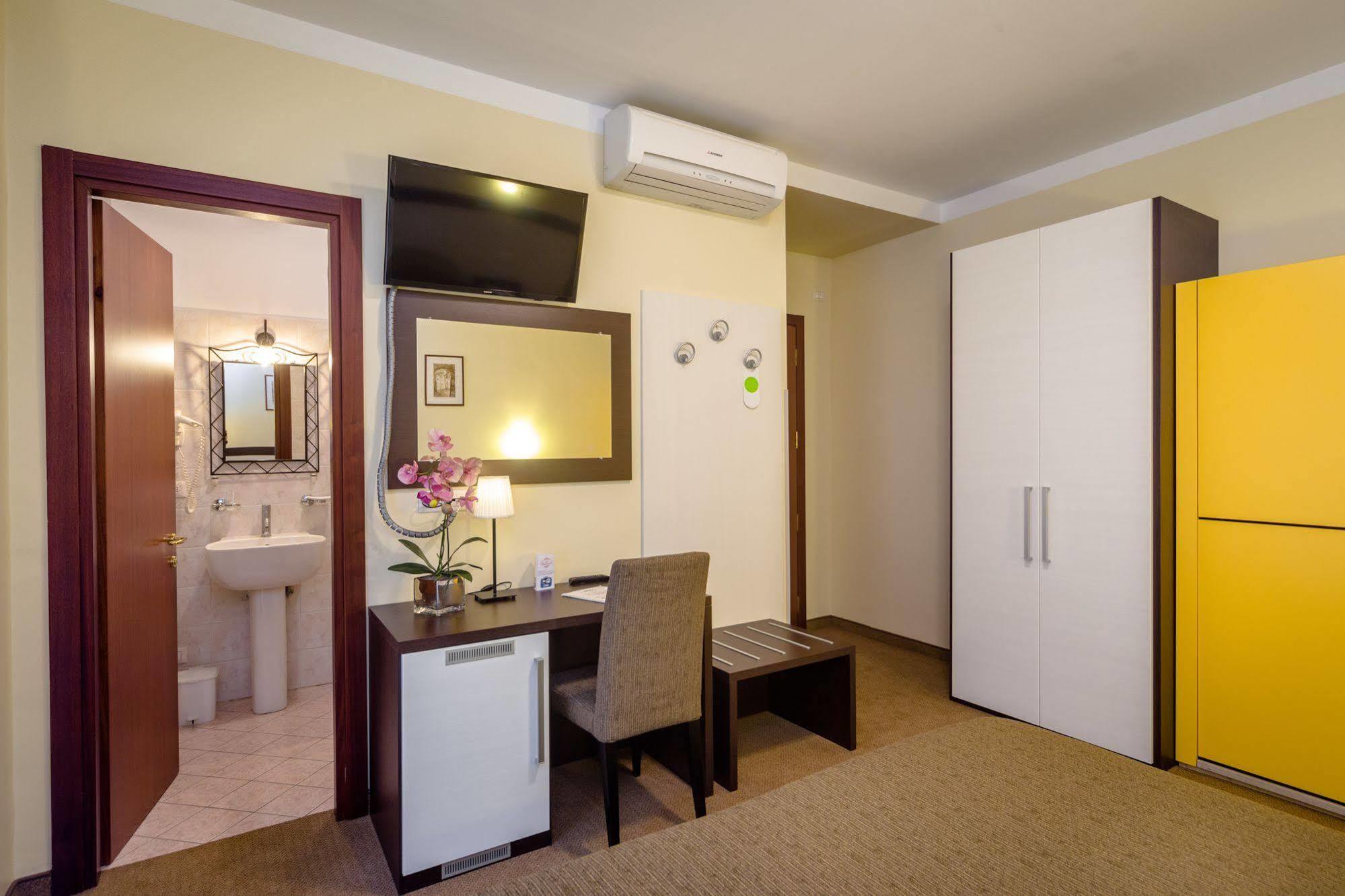 Hotel Boccascena Genoa Luaran gambar